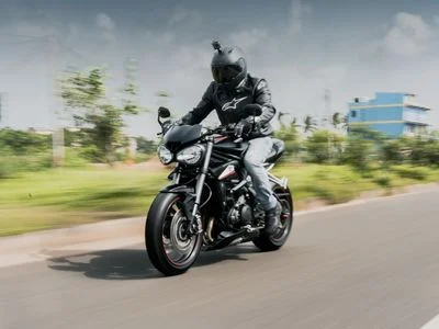 motorcycles don't have seat belts