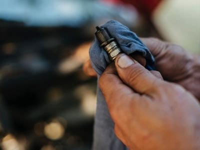 cleaning spark plugs