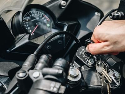 Diagnose motorcycle battery