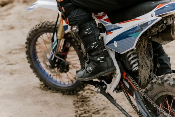 5 Best Dirt Bike Stands For 2023   How To Choose Dirt Bike Stand 